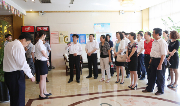 ͼΪ�ż����г��Ӳ첿�ֽӴ�����