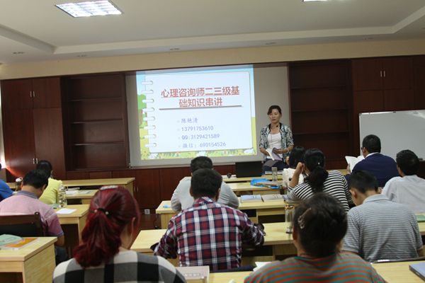 ͼΪ���м���������ѯʦ��ѵ��