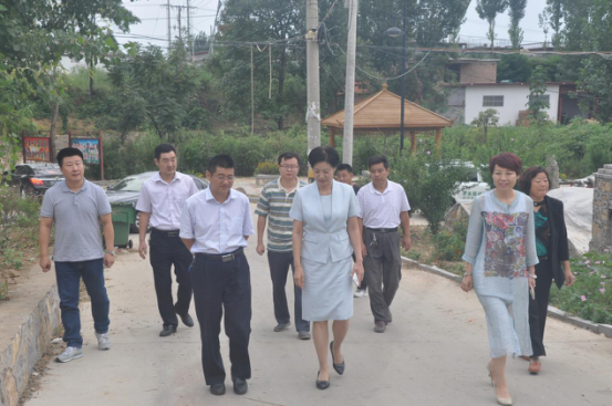 图为市残联理事长张修占到泗水县调研残疾人工作